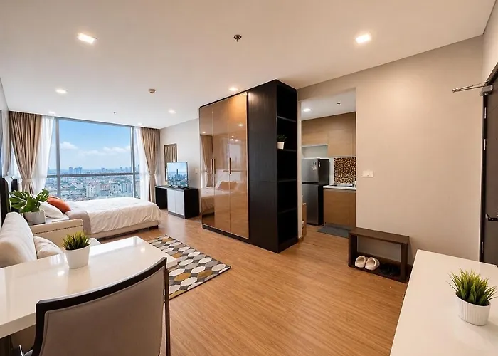Sukhumvit 3 Minute Walk To Bts Pool & Gym Apartment *