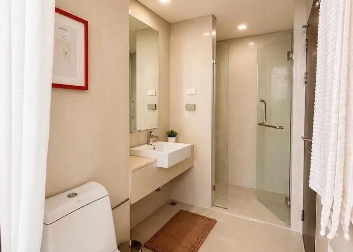 Sukhumvit 3 Minute Walk To Bts Pool & Gym Apartment *